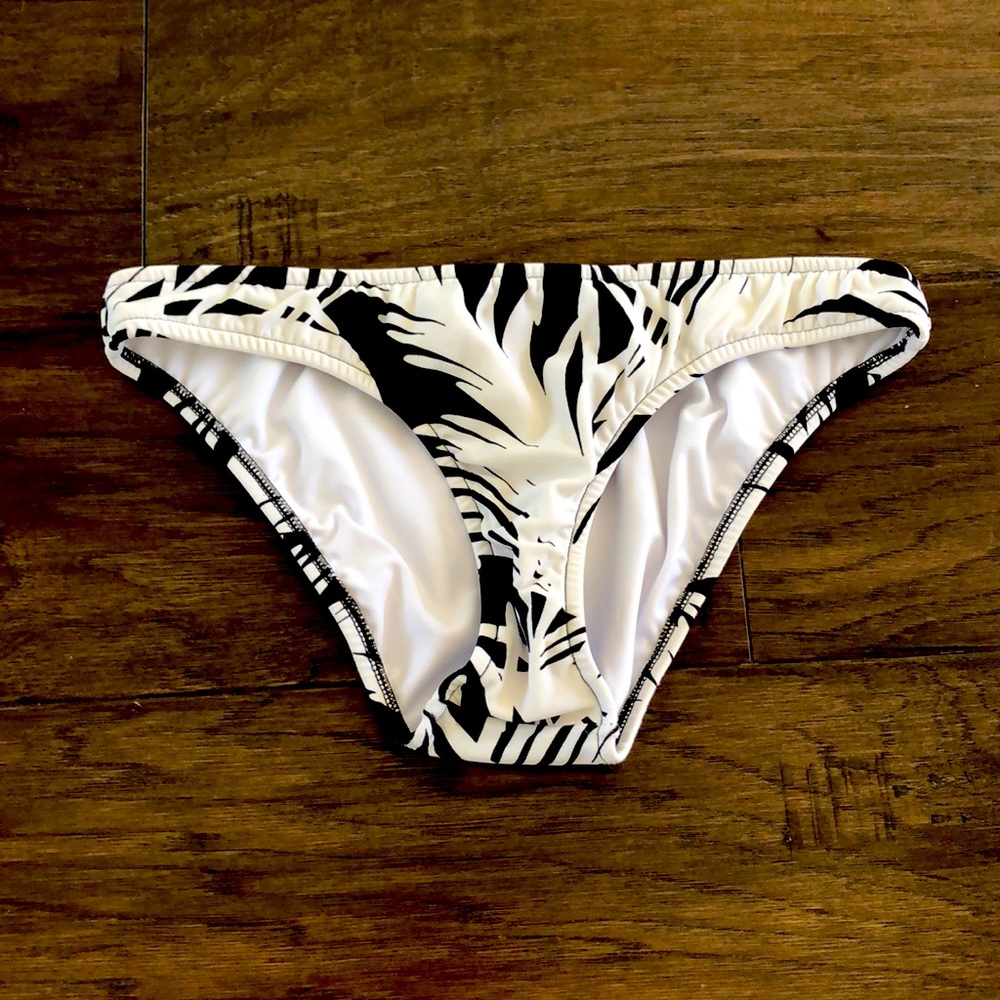 VENUS CLASSIC SCOOP FRONT BOTTOM WHITE/BLACK